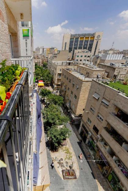 trendy Balcony ApartmentBen Yehuda St Jerusalem